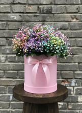 Цветочная композиция из Гипсофила и Розы в шляпной коробке в Ленинском Ставропольского края