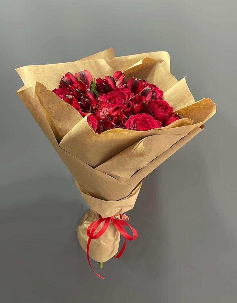 Букет цветов из: Альстромерии и Розы в Ленинском Ставропольского края