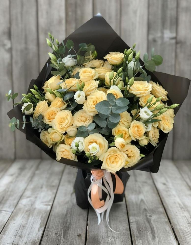 Букет цветов из: Розы и Лизиантусы в Ленинском Ставропольского края