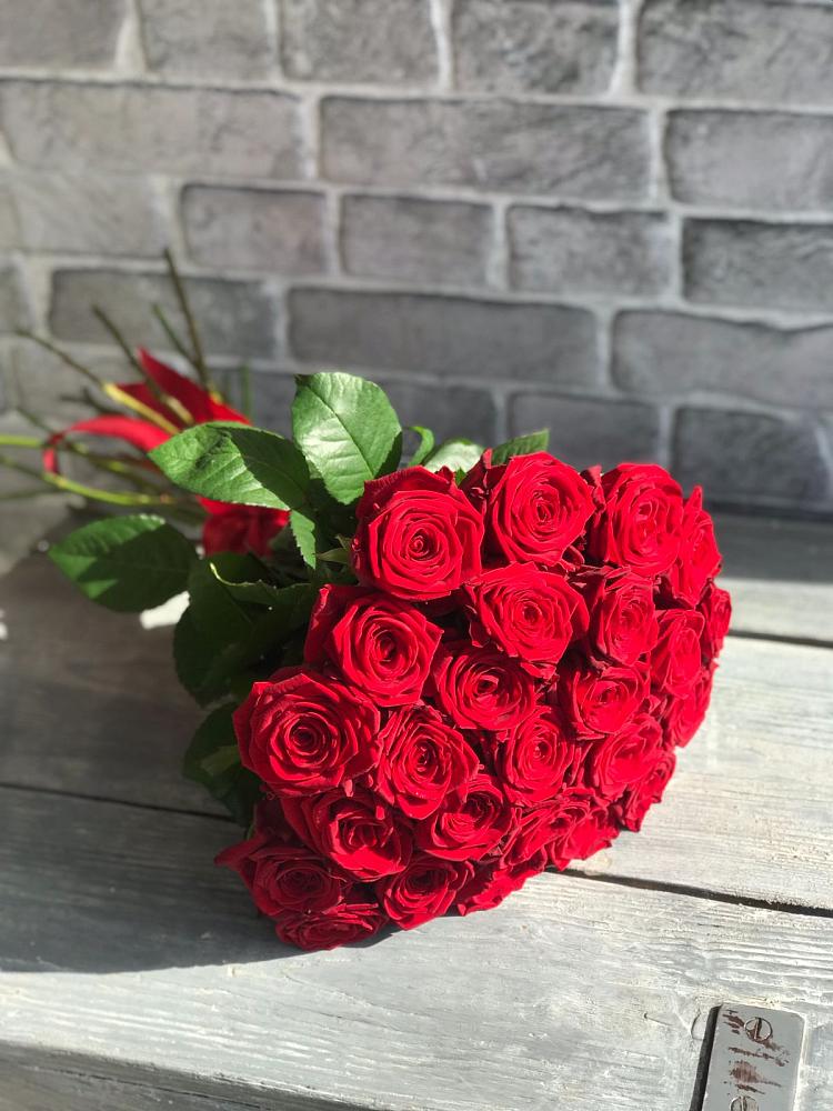Букет Красные розы Фридом в Ленинском Ставропольского края