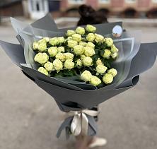 Букет Белые кустовые розы Солинеро в Ленинском Ставропольского края