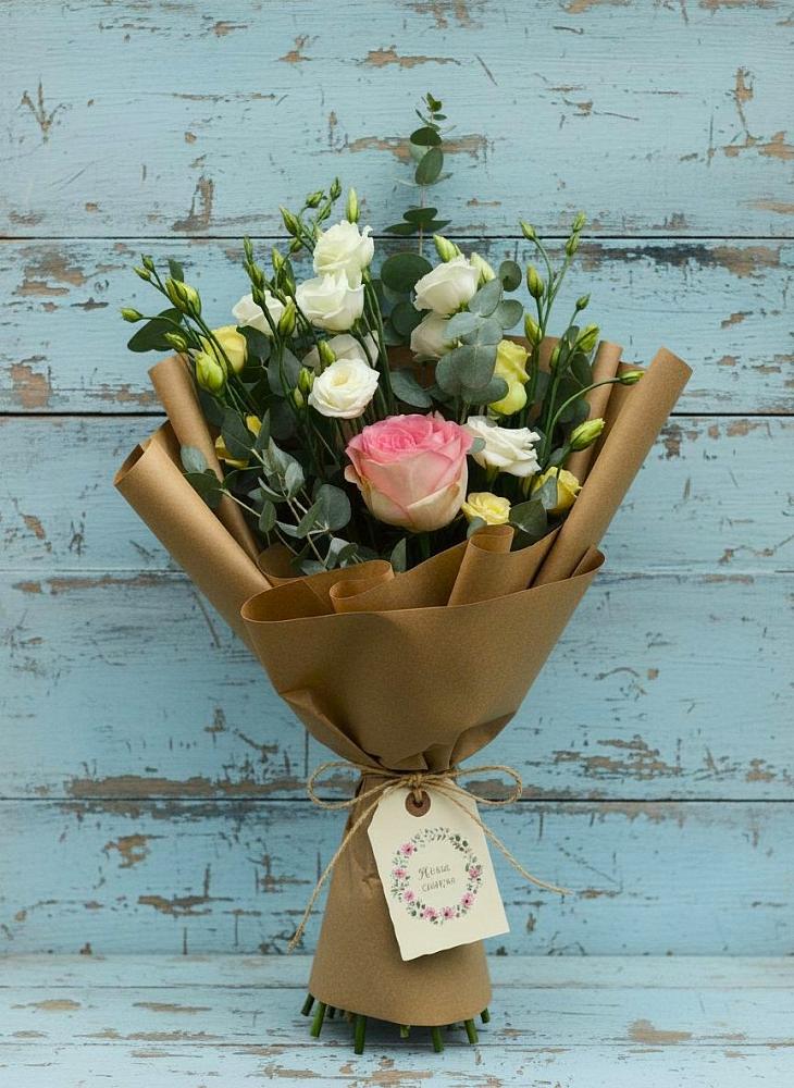 Букет цветов из: Розы и Лизиантусы в Ленинском Ставропольского края