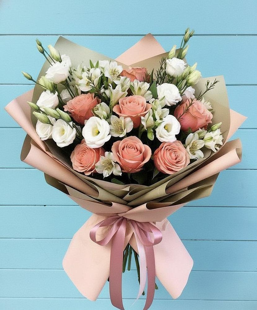 Букет цветов из: Розы, Альстромерии и Лизиантусы в Ленинском Ставропольского края