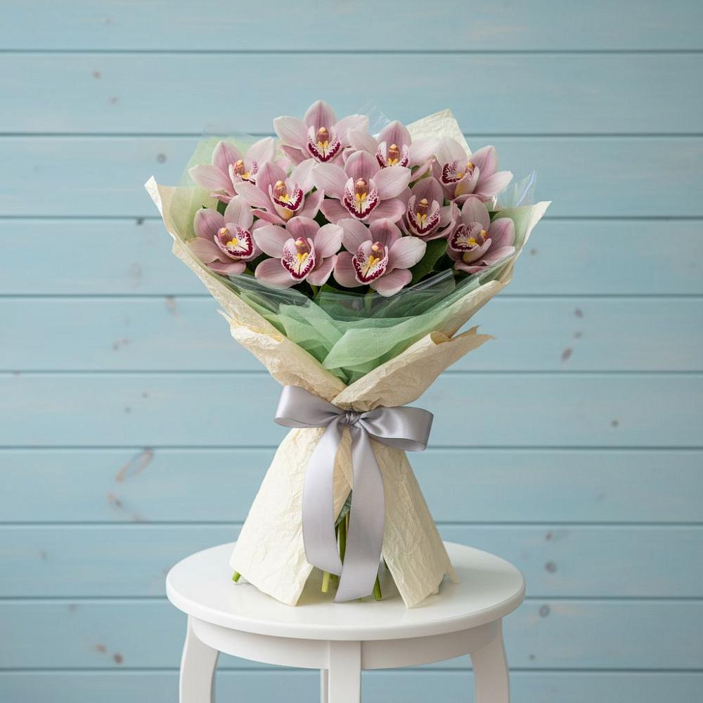 Букет цветов из: Орхидеи и Розы в Ленинском Ставропольского края