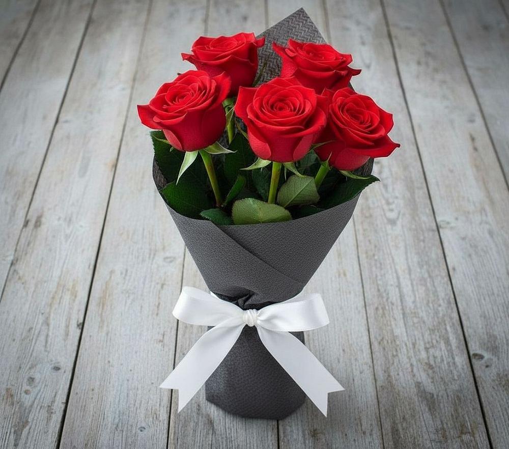 Букет 5 Красных роз Эдлесс Лав в Ленинском Ставропольского края