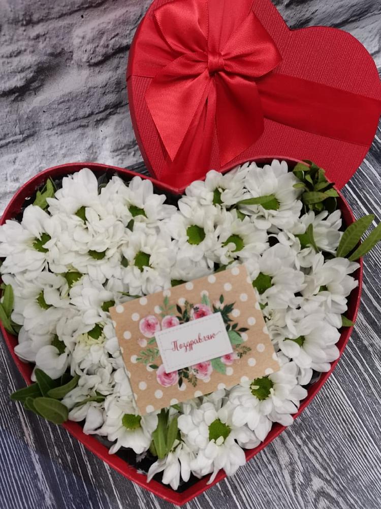 Цветочная композиция из Хризантемы в виде сердца в Ленинском Ставропольского края