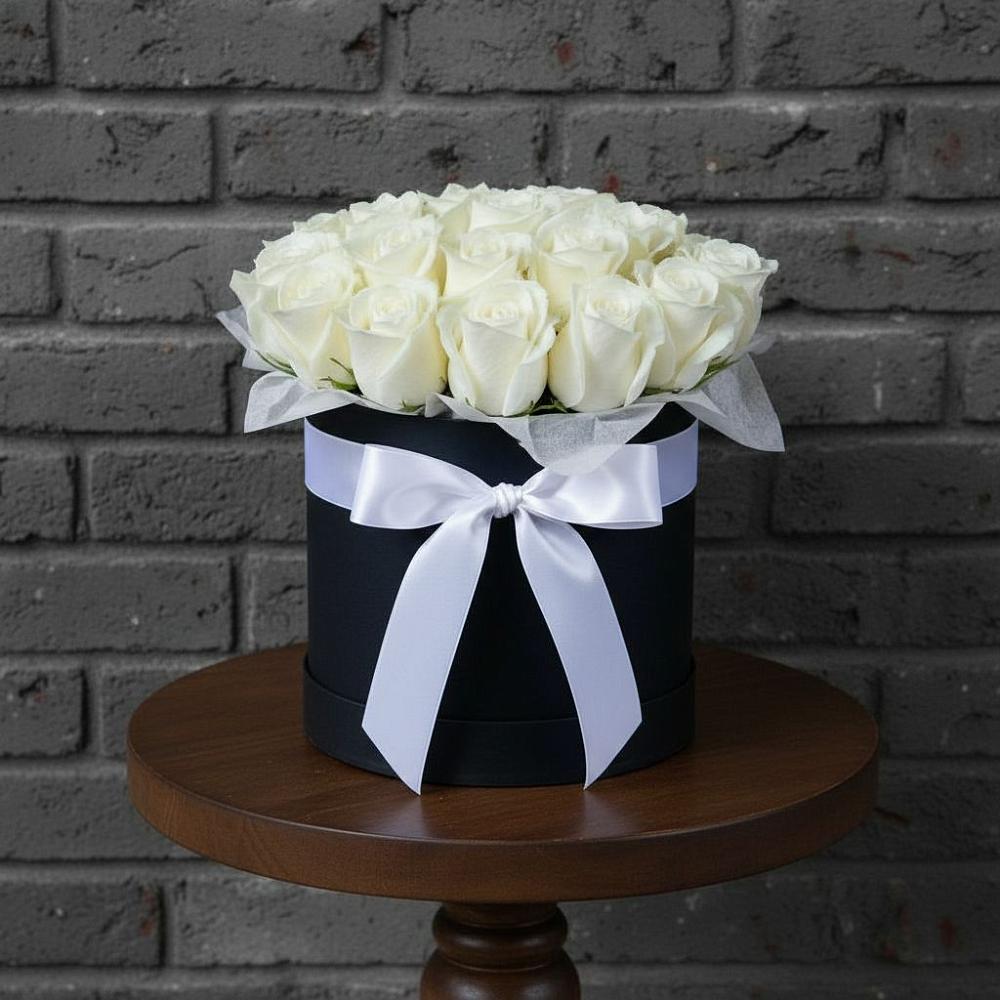 Цветочная композиция из Розы в шляпной коробке в Ленинском Ставропольского края