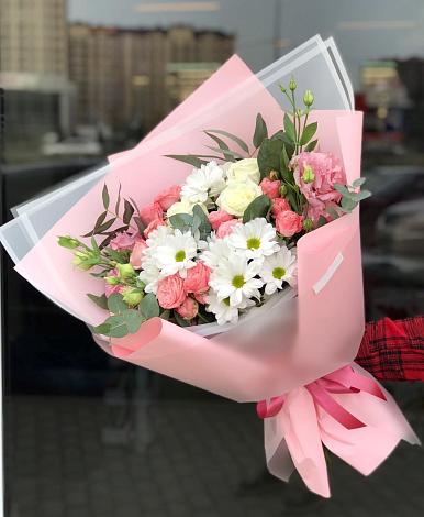 Букет цветов из: Розы, Лизиантусы и Хризантемы в Ленинском Ставропольского края